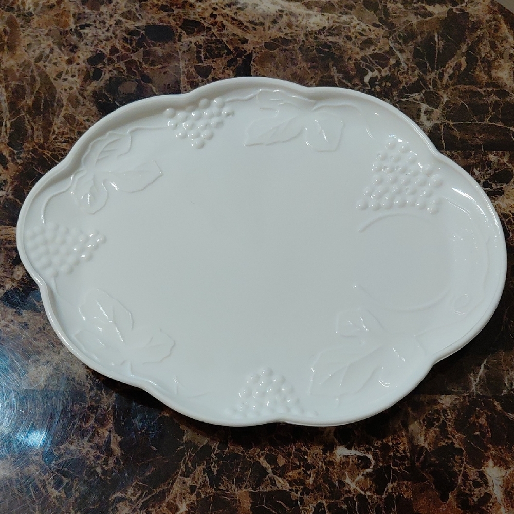 Vintage Indiana Glass Colony Harvest Grapes & Leaves Milk Glass Snack Plate